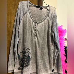 Harley-Davidson long-sleeved women’s shirt. Gently used. Size 1W.